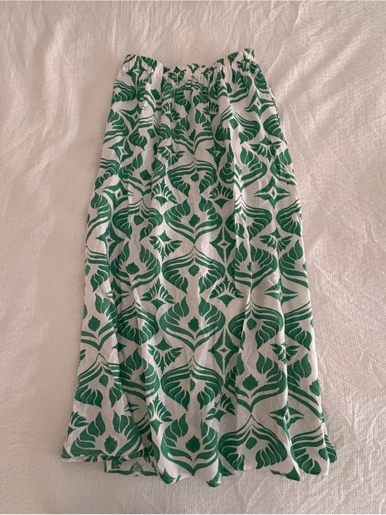 Christian Siriano Dresses & Skirts - Christian Siriano Green and White Printed Midi Skirt